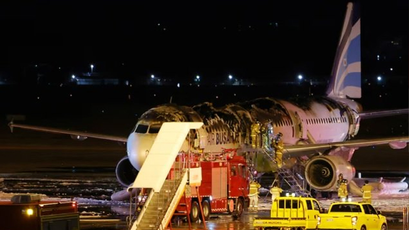 Pesawat Air Busan Terbakar di Bandara Korsel, Angkut 169 Penumpang dan 7 Awak